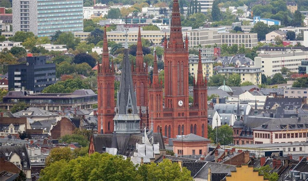 Die Polizei in Wiesbaden nahm nach einem Tötungsdelikt in der Innenstadt einen 38-Jährigen fest. (Symbolbild)