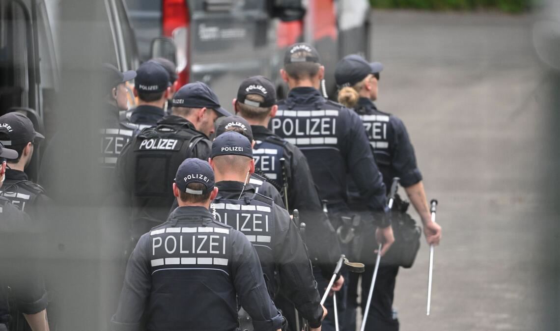 Die Polizei ist mit zahlreichen Kräften in Reutlingen vor Ort.
