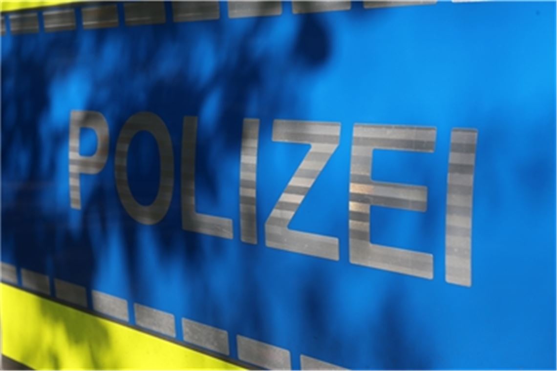 Die Polizei konnte vier dringend Tatverdächtige identifizieren, die einen Friseur überfallen haben sollen.