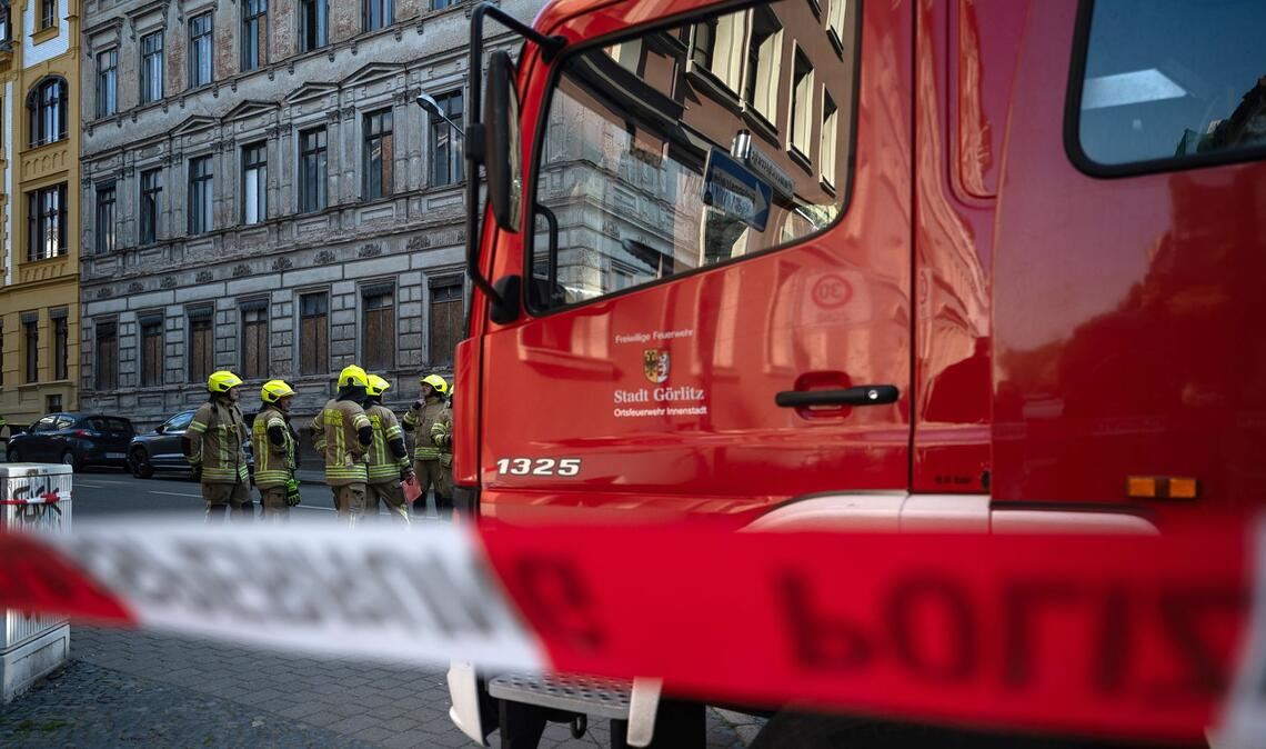 Die Polizei machte keine Angaben dazu, wie viele Menschen gesucht werden.