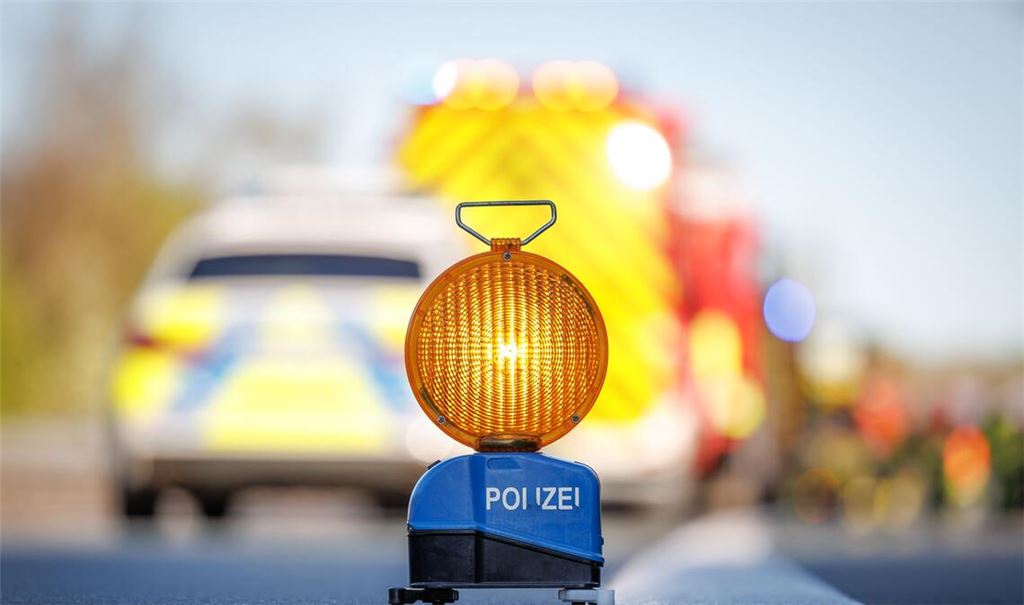 Die Polizei musste die Autobahn sperren. (Symbolfoto)