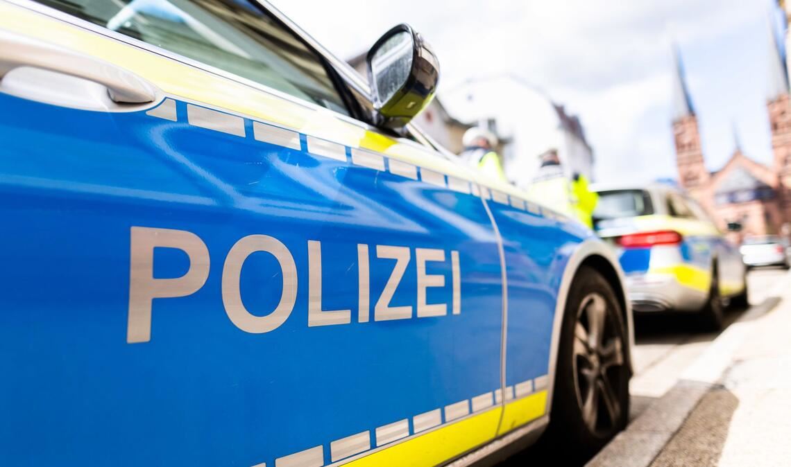 Die Polizei nahm der Betrunkenen anschließend den Führerschein ab. (Symbolbild)