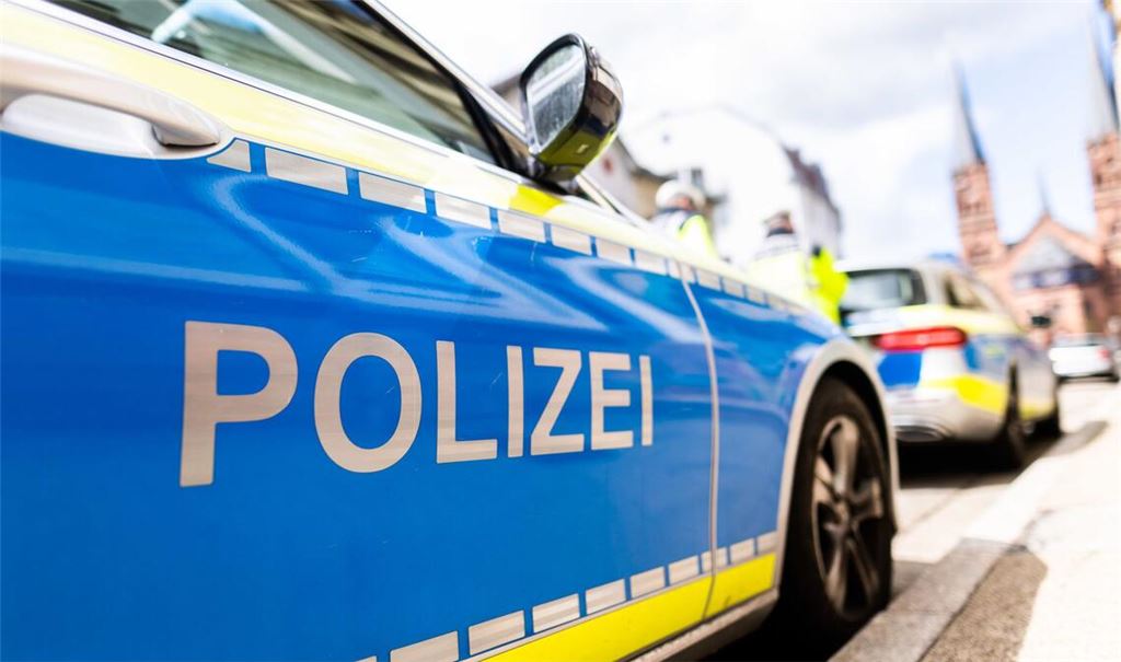 Die Polizei nahm der Betrunkenen anschließend den Führerschein ab. (Symbolbild)