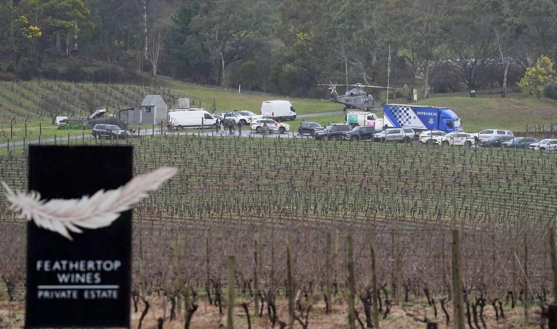 "Bitte gib auf": Großfahndung nach mordendem "Reichsbürger" Die Polizei richtete ihre Kommandozentrale auf einem Weingut ein.