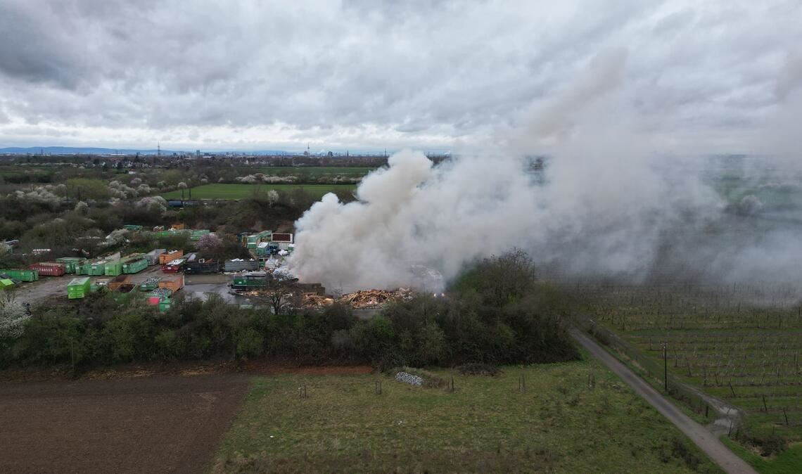 Die Polizei spricht von „enormem Qualm“.