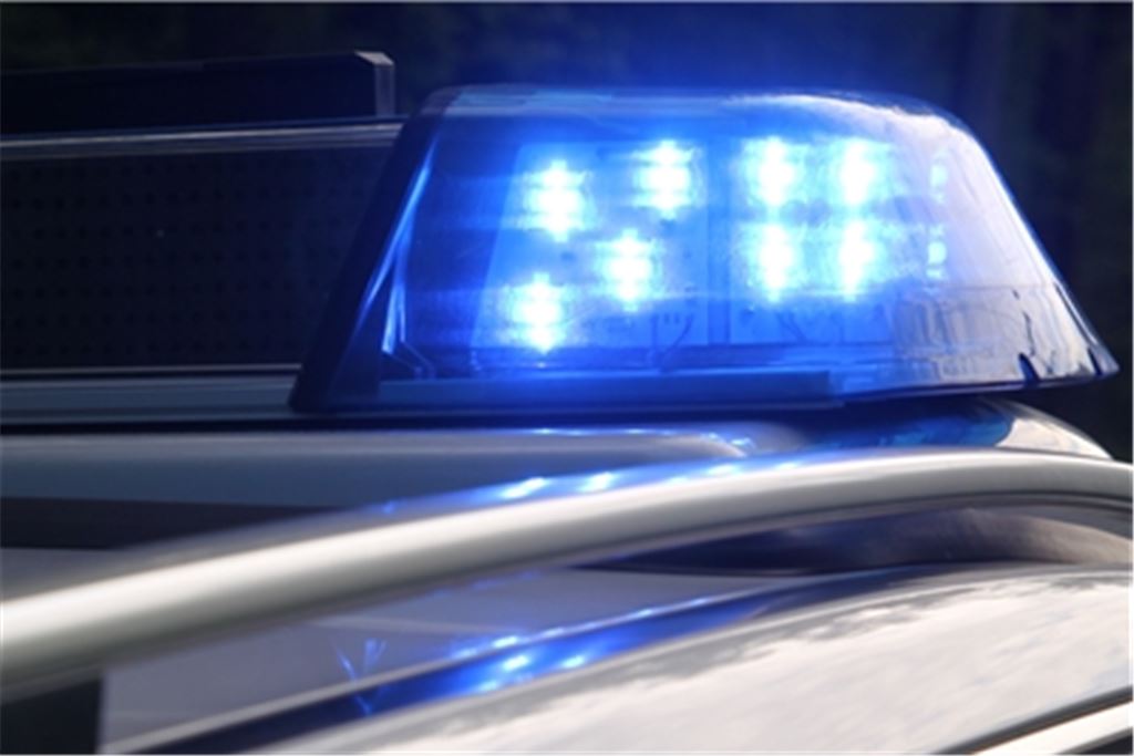 Die Polizei stellt Diebesgut und Betäubungsmittel im Fahrzeug der Täter sicher. Symbolfoto: Archiv 