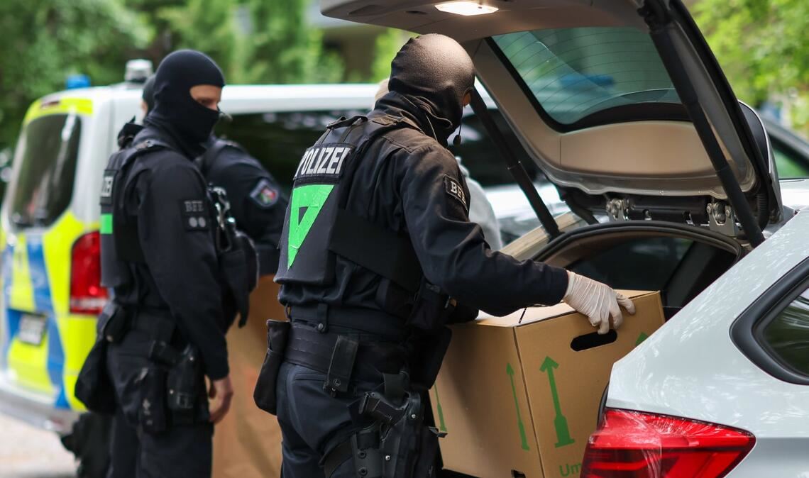 Die Polizei stellte Gegenstände sicher.