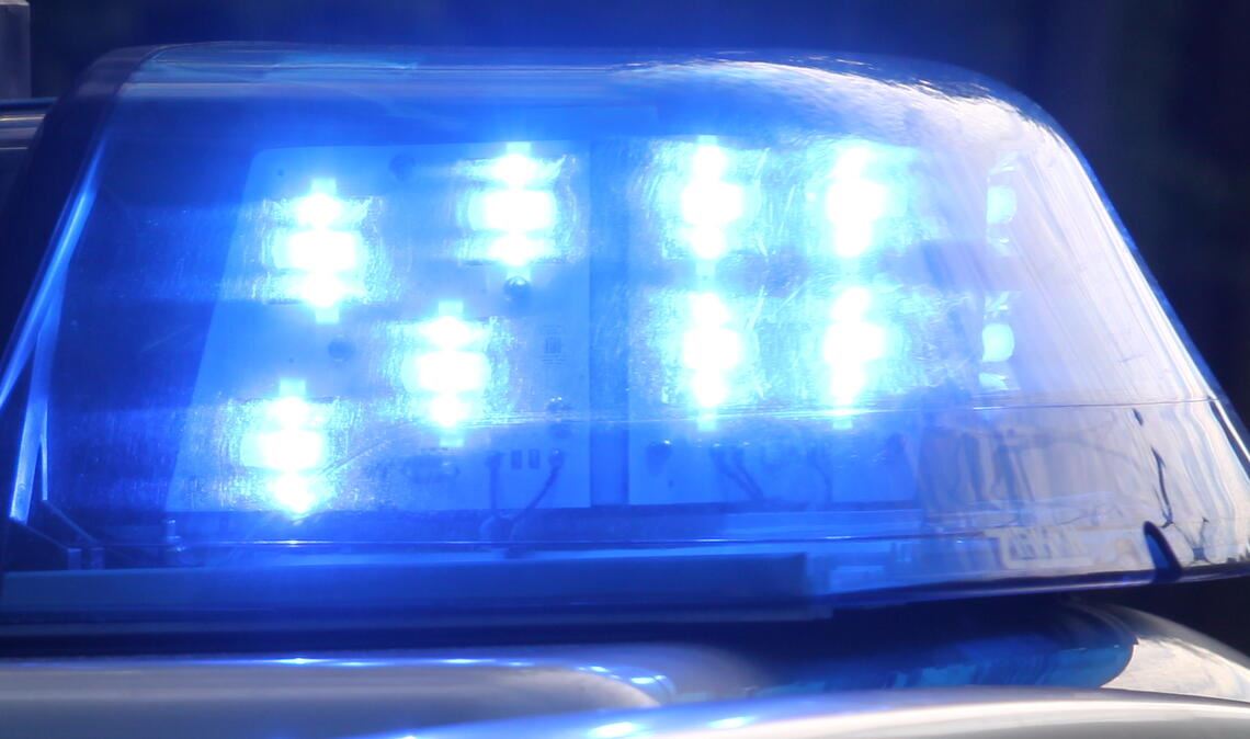 Die Polizei stoppt einen Lkw-Fahrer, der sturzbetrunken auf der Autobahn unterwegs ist. Symbolfoto: Archiv