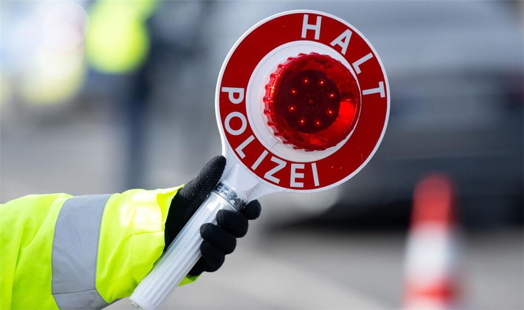 Die Polizei stoppte den Mann (Symbolbild).