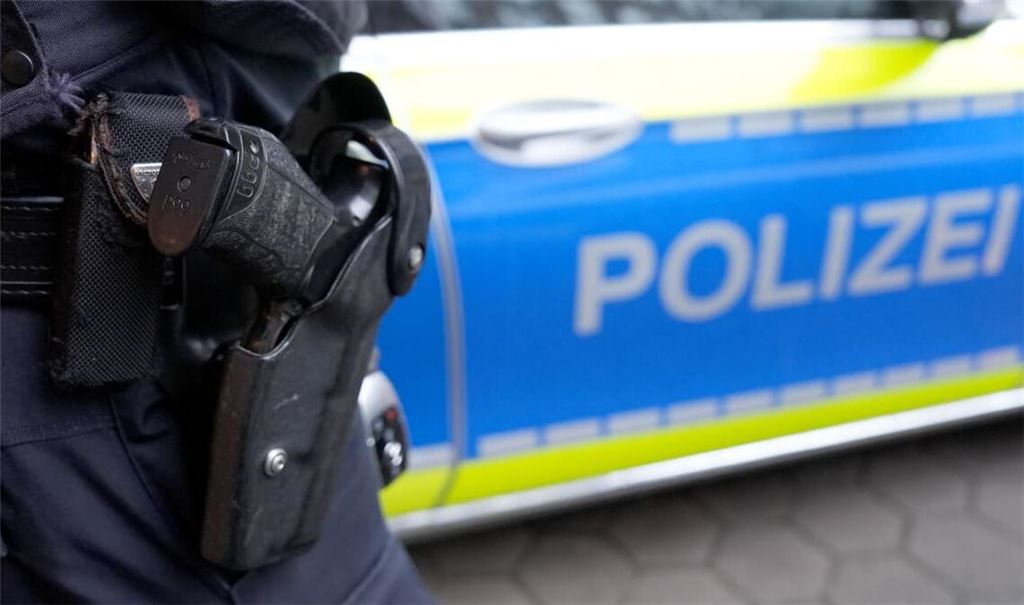 Die Polizei stürmte eine Wohnung nach einem Hinweis&nbsp;– es war allerdings die Falsche. (Symbolbild)