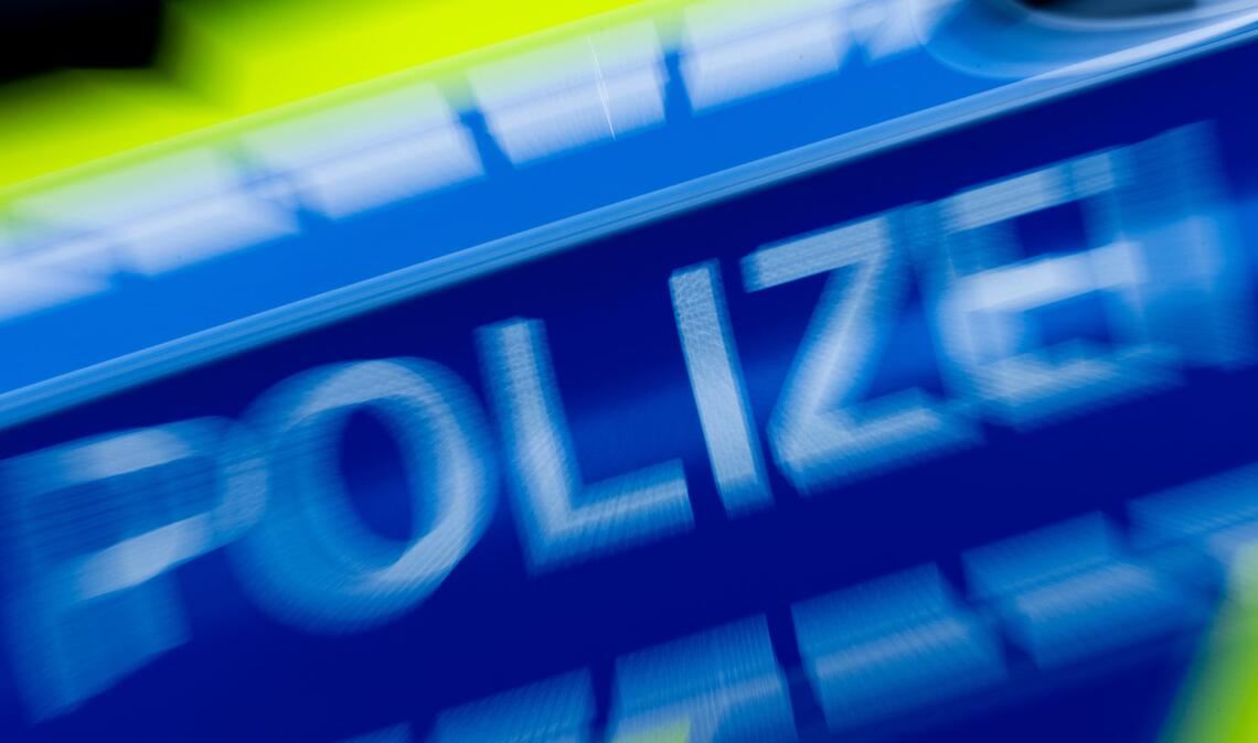 Die Polizei sucht Zeugen. (Symbolbild)
