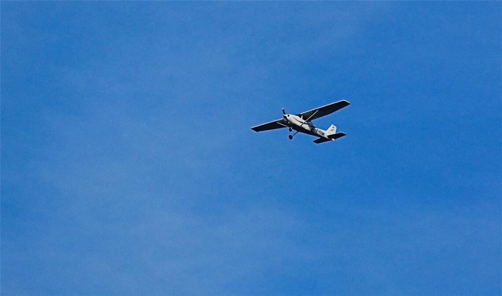 Die Polizei weist darauf hin, dass das Blenden von Flugzeugen eine ernsthafte Straftat ist (Symbolfoto).