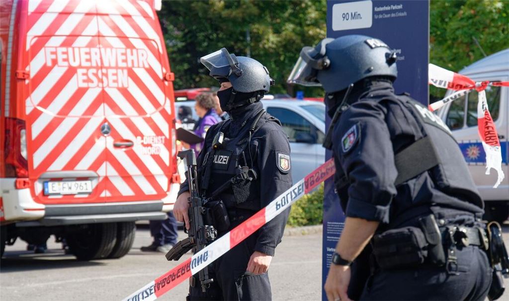 Die Polizei wird zu einem Großeinsatz gerufen.