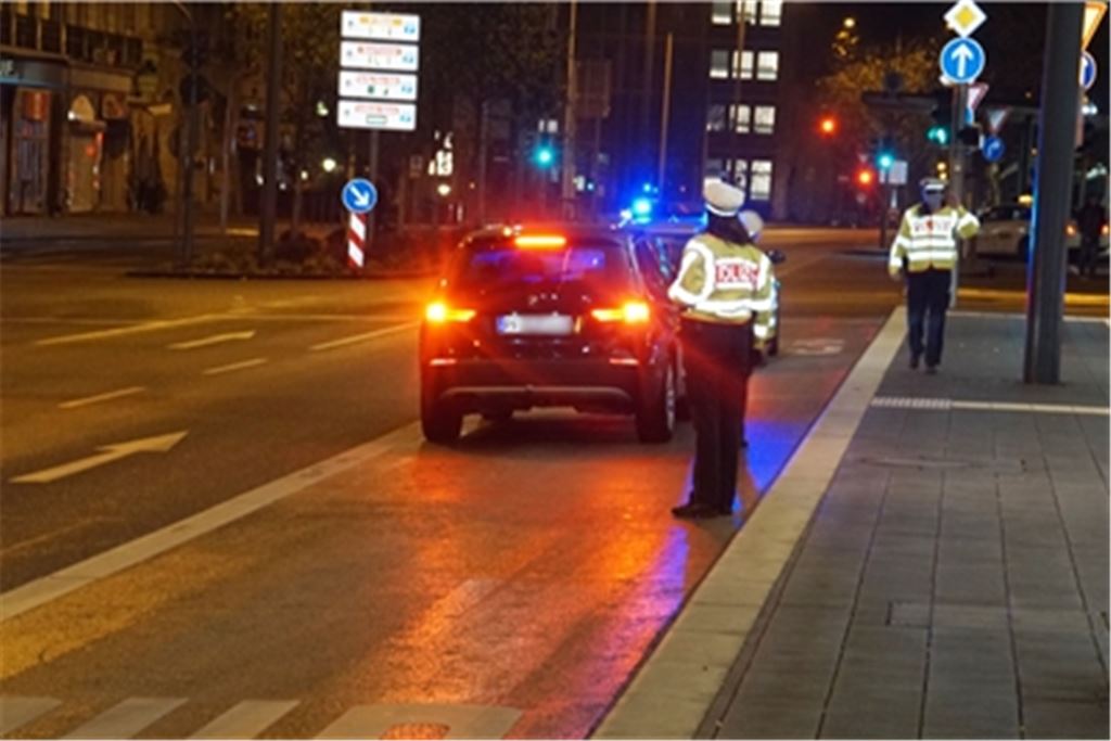 Die Polizei zeigt mit Kontrollen in Pforzheim Präsenz.Süddeutsche Mediengesellschaft