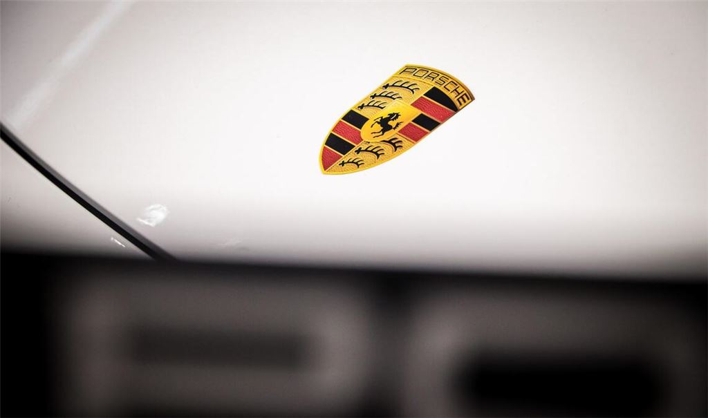 Die Porsche-Aktie legt trotz massiver Verluste überraschend zu. Welche Gründe hinter dem Kursanstieg stecken.