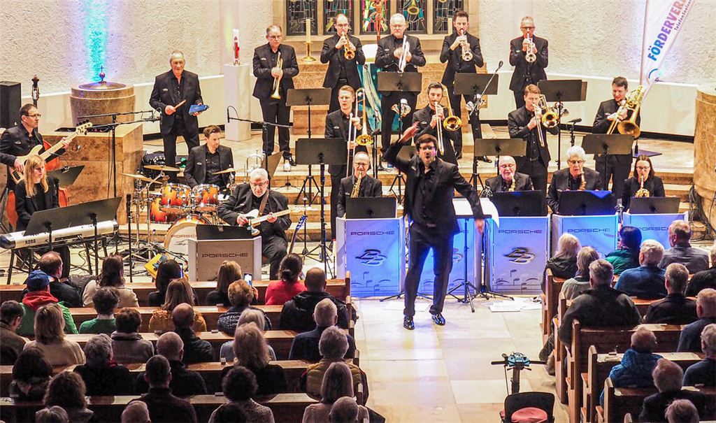 Die Porsche Big Band bietet eine beeindruckende Reise durch Swing-, Jazz-, Funk- und Latin-Rhythmen. Fotos: Manfred Müller