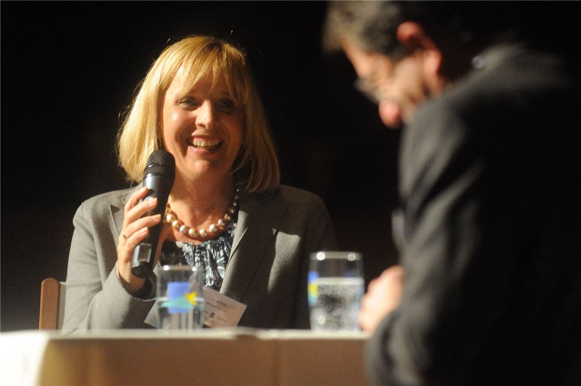 910_0008_142190_vh_Sternenfelser_Gespraeche_Diskussion