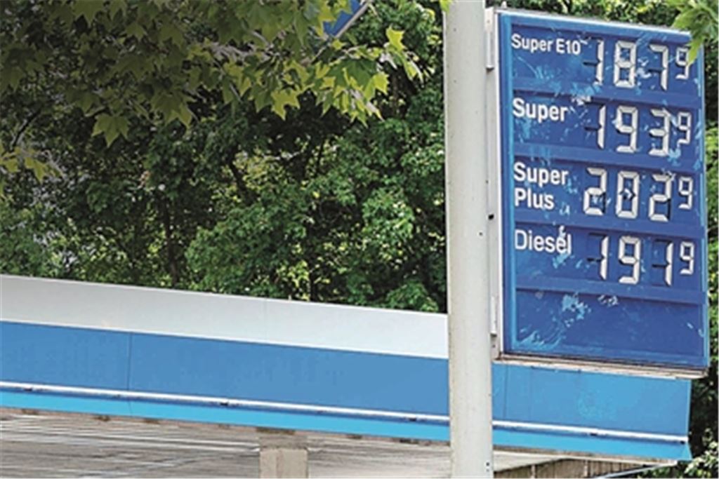 Die Preise sinken, aber der ganz große Run auf die Tankstellen bleibt am Mittwochmorgen aus. Foto Recken