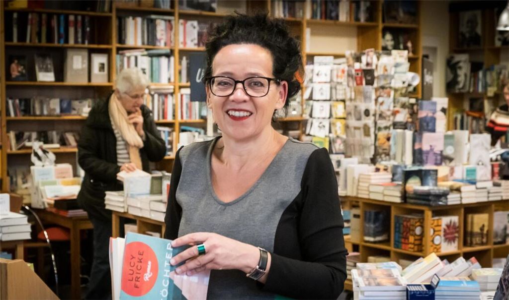 Die Querelen um den Buchhandlungspreis lassen aus dem Blick geraten, wofür er einmal ins Leben gerufen wurde:  zur Wertschätzung der Arbeit, wie sie so engagierte Buchhändlerinnen wie Uscha Kloke in ihrem Botnanger Buchladen leisten.