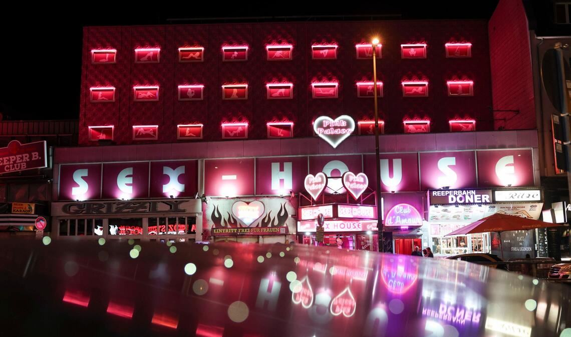 Reeperbahn-Spagat: Zwischen geiler Meile und Touri-Kulisse Die Reeperbahn bei Nacht zu erkunden, gehört für viele zu einem Hamburg-Besuch dazu.