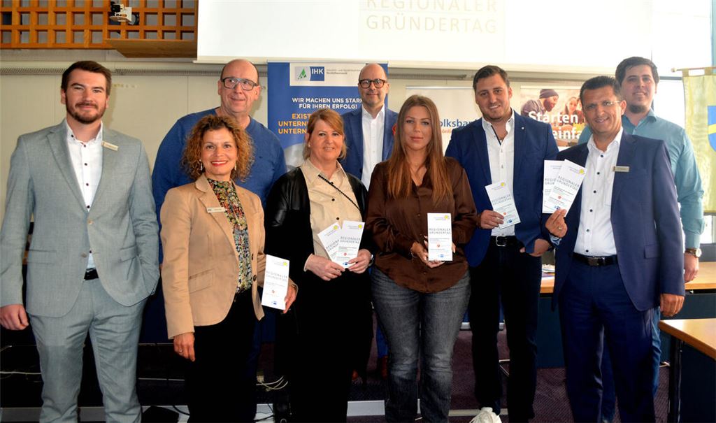 Die Referenten und Gastgeber des regionalen Gründertags im Mühlacker Rathaus freuen sich über das Interesse. Foto: Stahlfeld