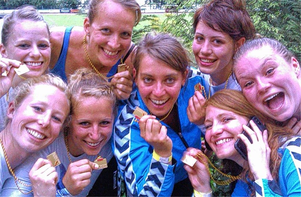 Die Riege der TSG Niefern völlig aus dem Häuschen: Julia Zeller, Lisa Hettmanczyk, Joy Hettmanczyk, Katrin Lerbs, Anika Klett, Lisa Carl, Julia Klassen und Nelli Keller (v.li.) Foto: privat