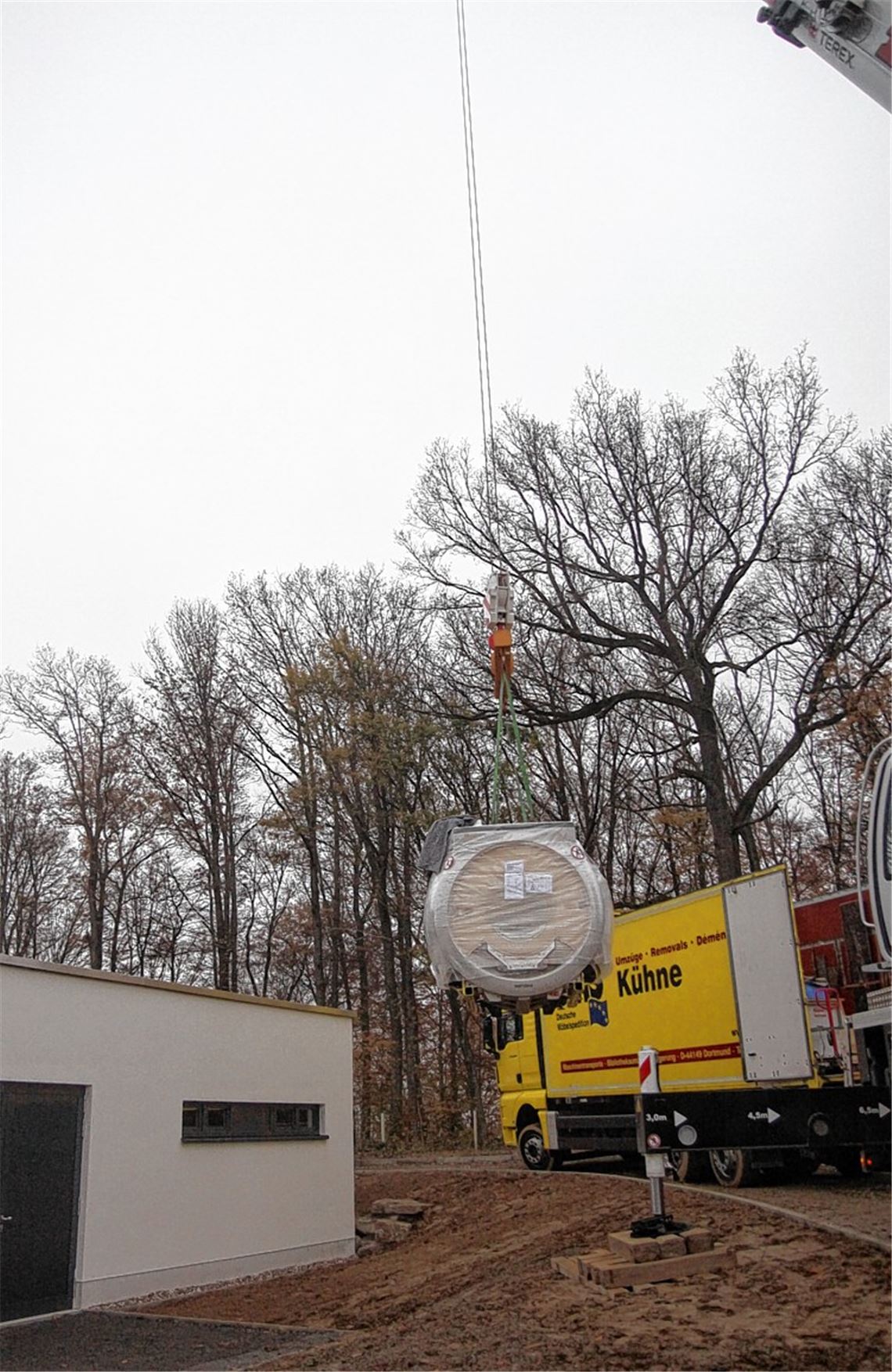 Die Röhre fliegt ein