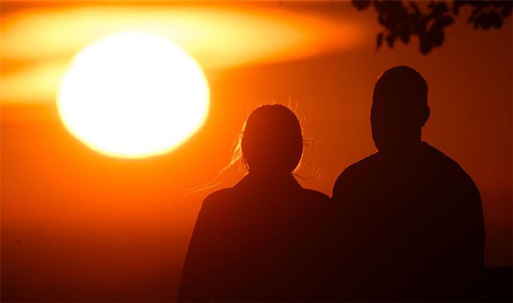 Die Rückkehr der Romantik fällt in eine Zeit emotionaler Erschöpfung. (Symbolbild)