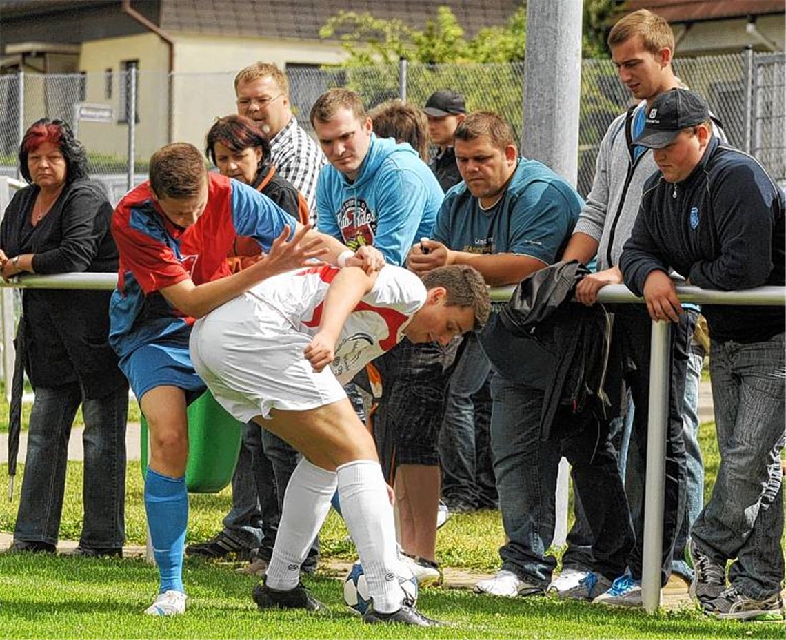 Die SG Ölbronn-Dürrn (in weiß) verliert gegen einen schlauen TSV Ötisheim. 