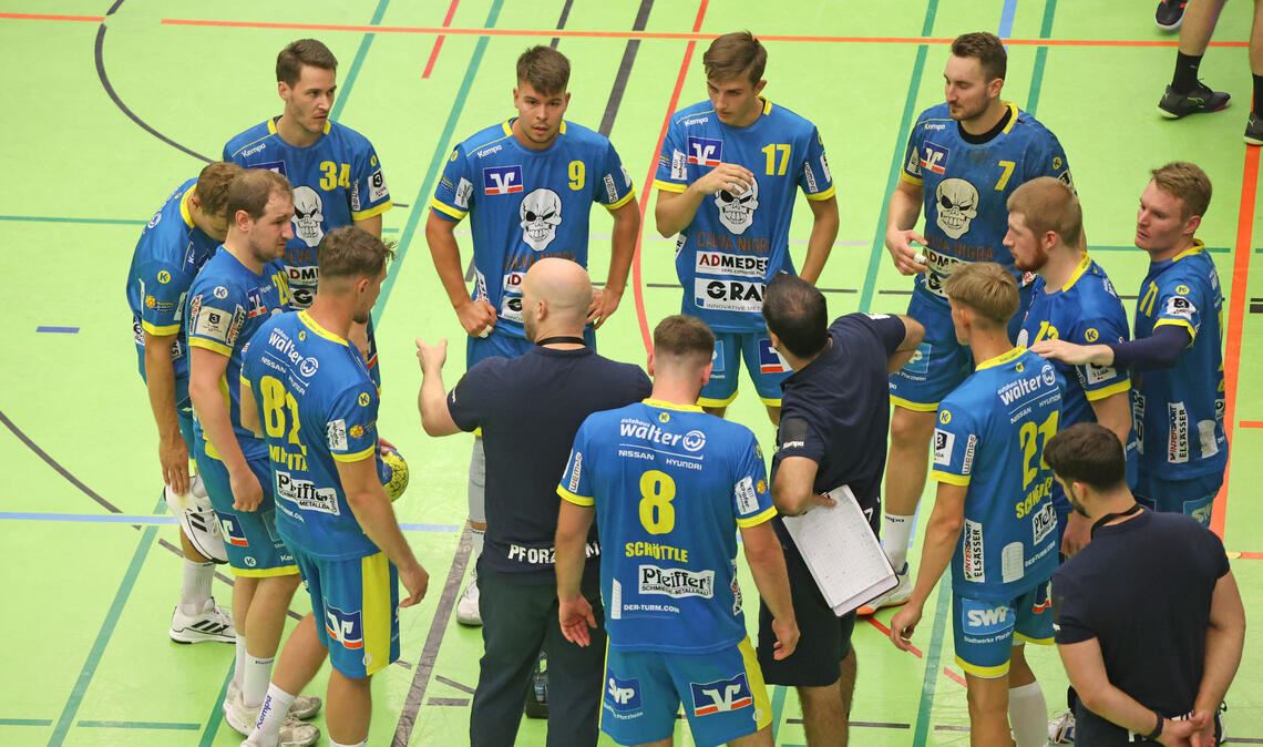 Die SG Pforzheim-Eutingen während des Testspiels gegen den Bundesligisten TVB Stuttgart, in dem sie sich gut verkauft hat. Foto: Jürgen Müller
