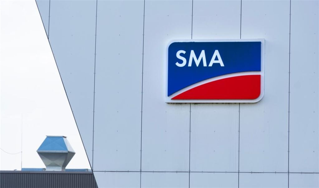 Die SMA-Solar-Aktie bricht nach einer erneuten Gewinnwarnung drastisch ein. Prognosen für 2025 wurden gesenkt, Restrukturierungen belasten zusätzlich. Hier alle Hintergründe.