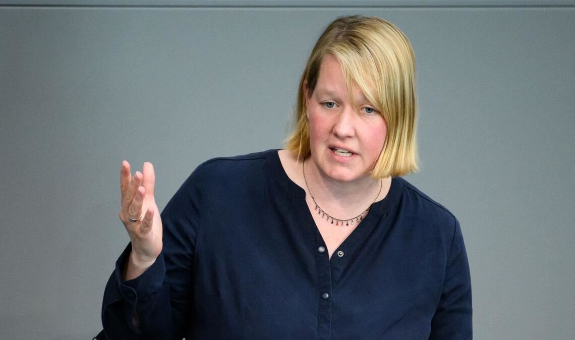 Die SPD-Abgeordnete Esdar verteidigt ihre Teilnahme an einer Demonstration gegen die "Stadtbild"-Äußerungen des Kanzlers. (Archivbild)