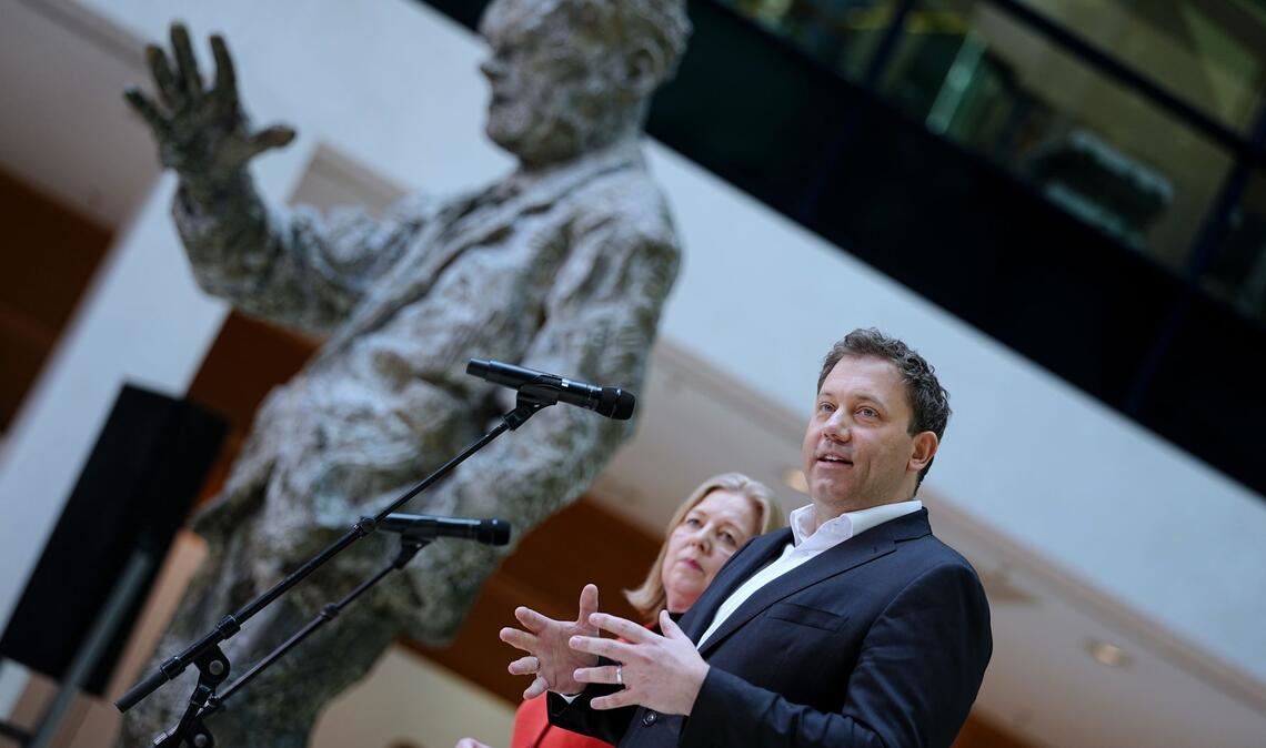 Die SPD-Chefs stehen unter Druck.