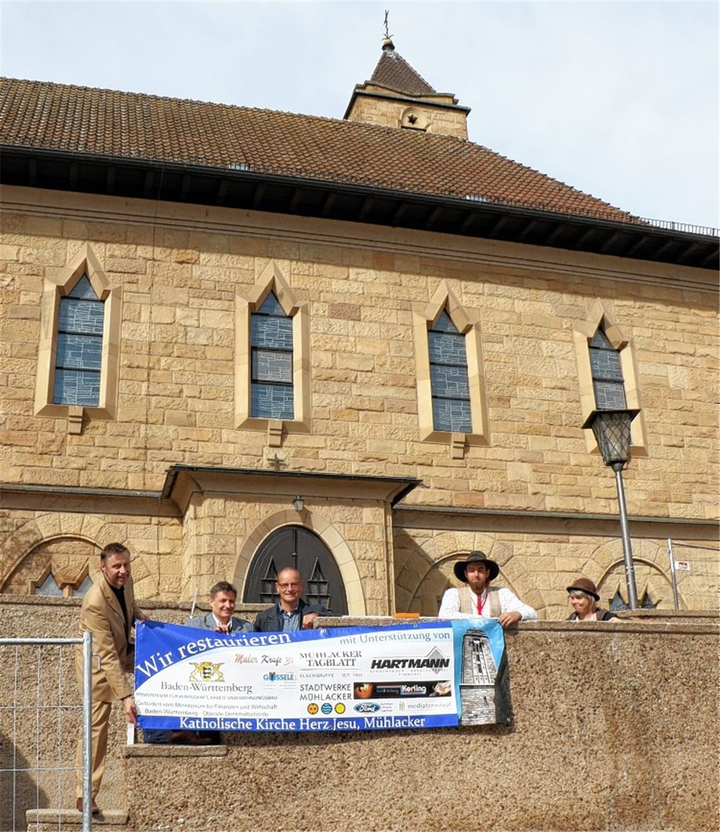 Risse in der Kirchenmauer
