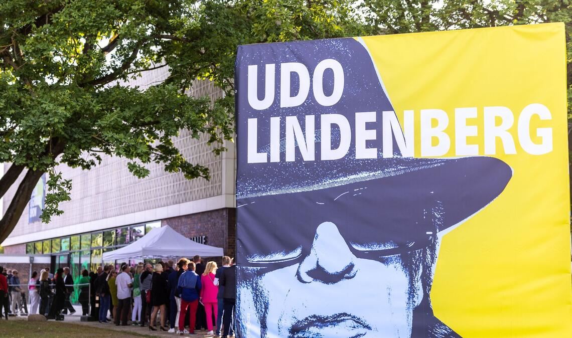 Die Schau "Udo Lindenberg – Maler, Musik und große Show" ist bis 27. August in der Rostocker Kunsthalle zu sehen.