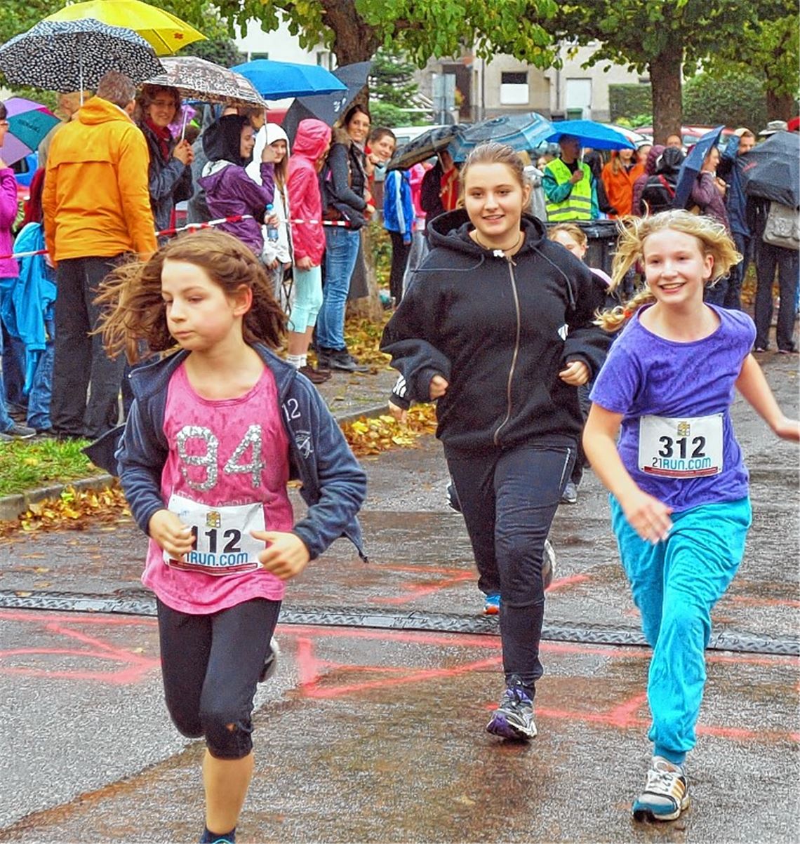 Die Schüler der Klassen eins bis sechs machten den Anfang. Foto; Appich
