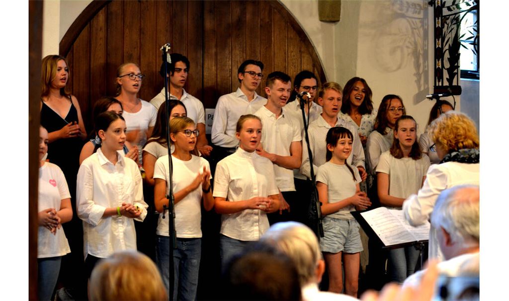 Die Schulchöre des Theodor-Heuss-Gymnasiums präsentieren sich beim Konzert in der Historischen Kelter in Hochform. Foto: Stahlfeld