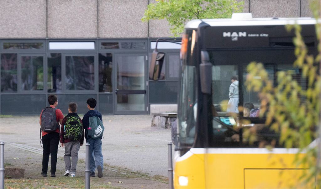 Die Schule ruft. Nach dem Ende der Sommerferien geht es für Schülerinnen und Schüler, Lehrerinnen und Lehrer wieder los. Foto: Fotomoment
