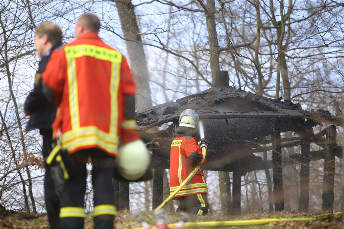 910_0008_150056_lh_Brand_Schutzhuette_Sternenfels_2_