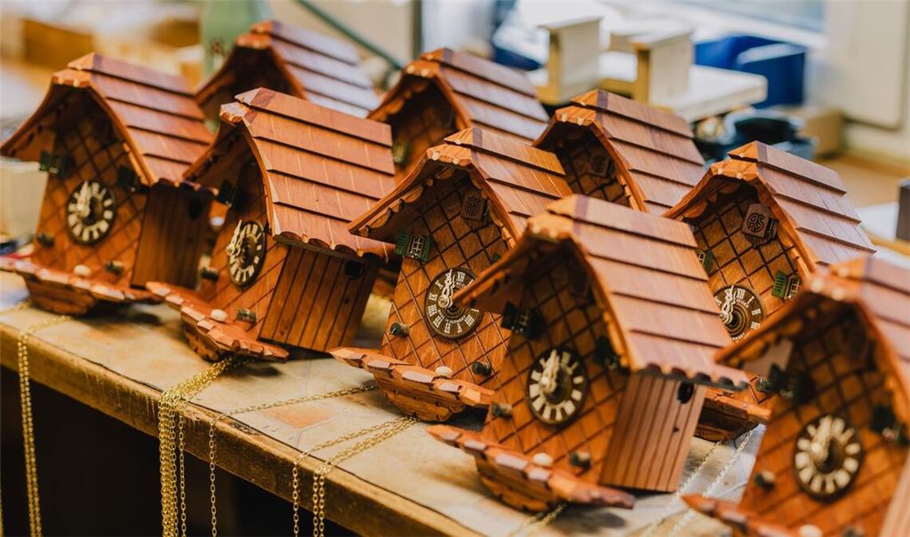 Die Schwarzwälder Kuckucksuhr ist mögliche Kandidatin einer geschützte regionalen Herkunftsbezeichnung. (Archiv)