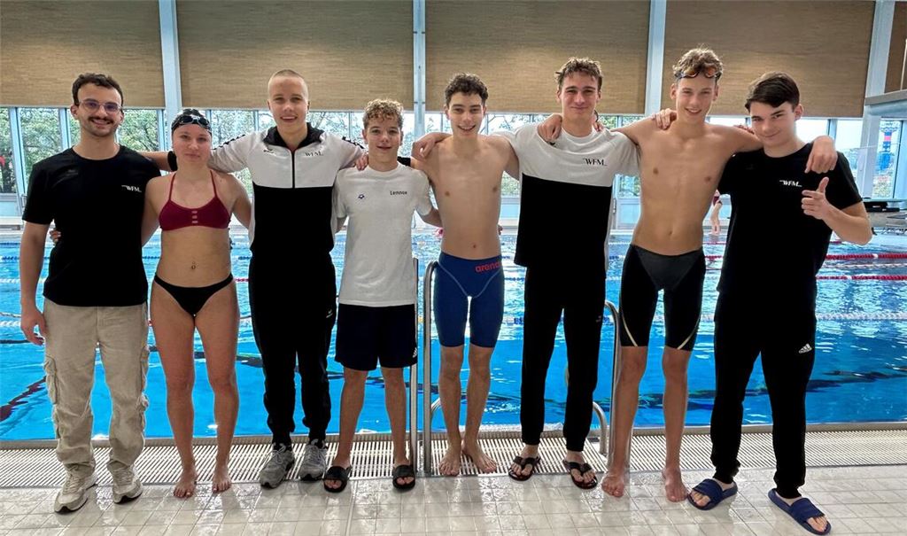 Die Schwimmerinnen und Schwimmer der älteren Jahrgänge freuen sich über viele neue Bestzeiten und Medaillen bei den Kurzbahnmeisterschaften in Stuttgart.