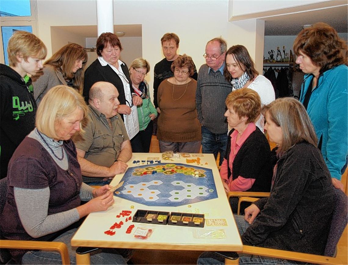 „Die Siedler von Catan“ faszinieren die Teilnehmer am Themenabend.