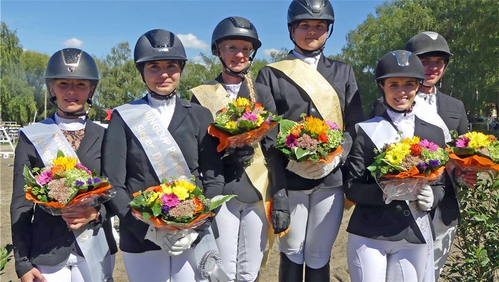 Die Sieger der Ringcups Dressur und Springen: Sarah Granget (v. li.), Celine Singer, Christin Finkbeiner, Lucca Pfeil, Vivien Gegenheimer, und Oliver Zipse. Foto: Faulhaber
