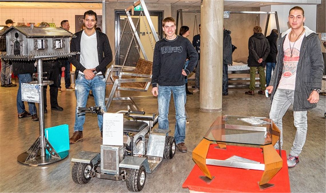 Die Sieger mit ihren spektakulären Konstruktionen.