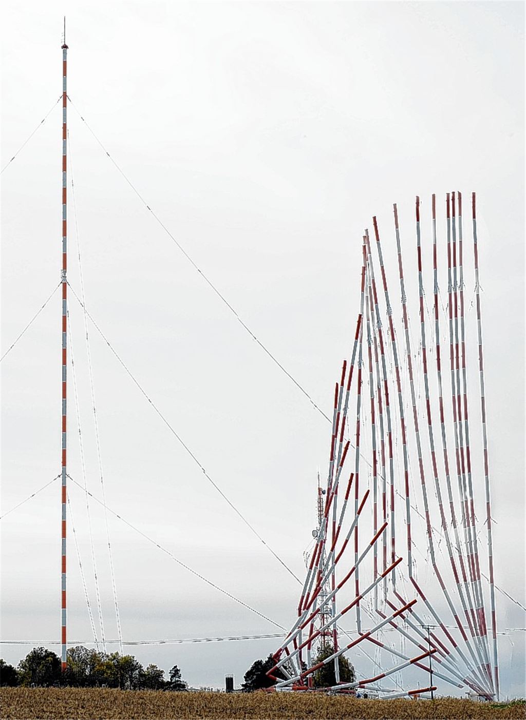 Die Silhouette der Stadt verändert sich: Im November knickt der kleine SWR-Mast ein, vermutlich 2017 wird nach den Plänen des Südwestrundfunks der große Bruder weichen. 