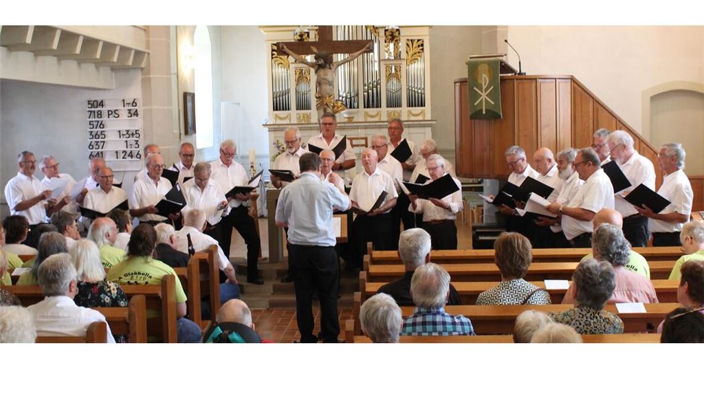 Die Singgemeinschaft tritt zum ersten Mal bei der Kirchplatzmatinee auf, die nach vierjähriger Pause wieder stattfinden kann. Foto: Gießler