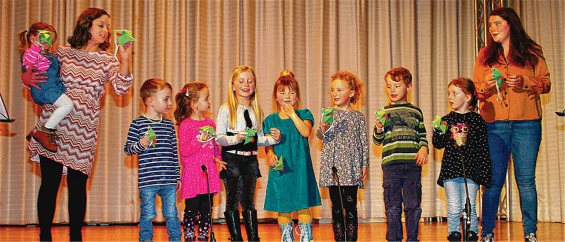 Die „Singstrolche“ machen einen lustigen Ausflug in das Tierreich. Foto: Manfred Schott