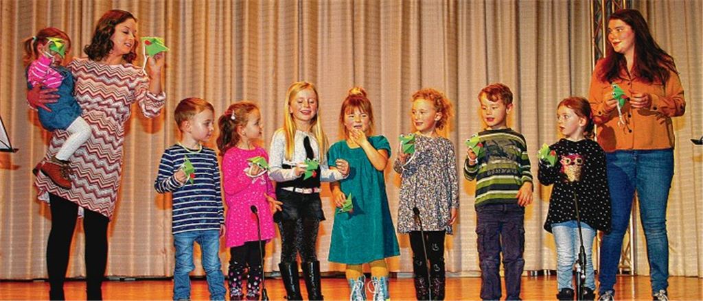 Die „Singstrolche“ machen einen lustigen Ausflug in das Tierreich. Foto: Manfred Schott