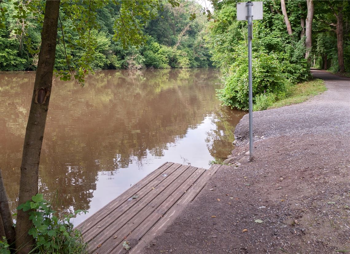 Die Situation am späteren Freitagmorgen am Einstieg an der Enz.Fotomoment