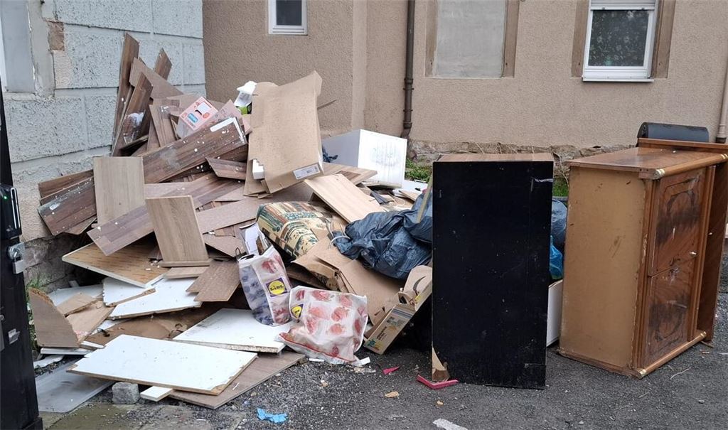 Die Situation in Lienzingen, Ecke Friedenstraße/Kirchenburggasse, vorher...